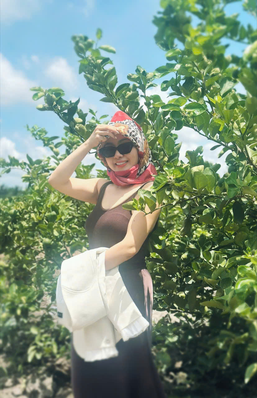 PNG ONE representative visiting a Vietnamese citrus orchard